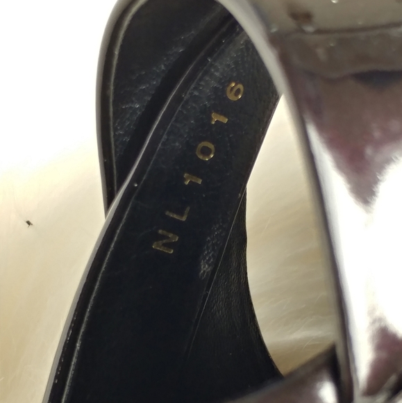LOUIS VUITTON PATENT HEELS - Picture 7 of 7